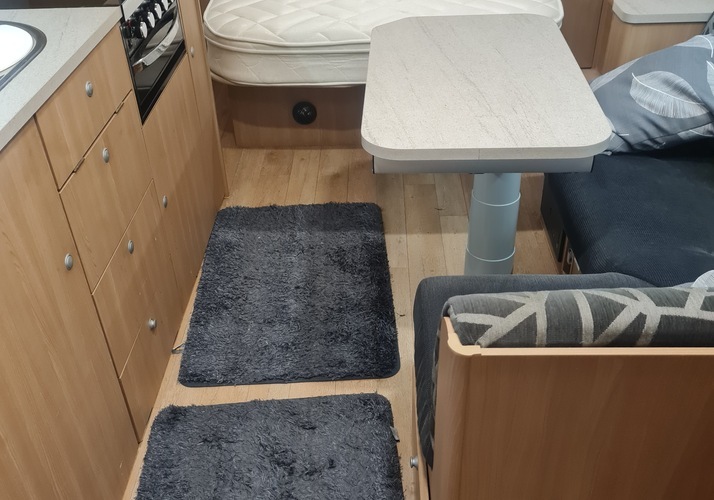 Image of a Caravan - Image 9