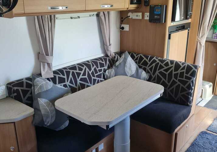 Image of a Caravan - Image 11