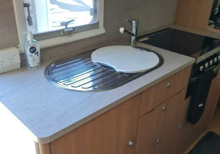 Image of a Caravan - Image 13