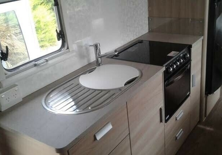 Image of a Caravan - Image 5