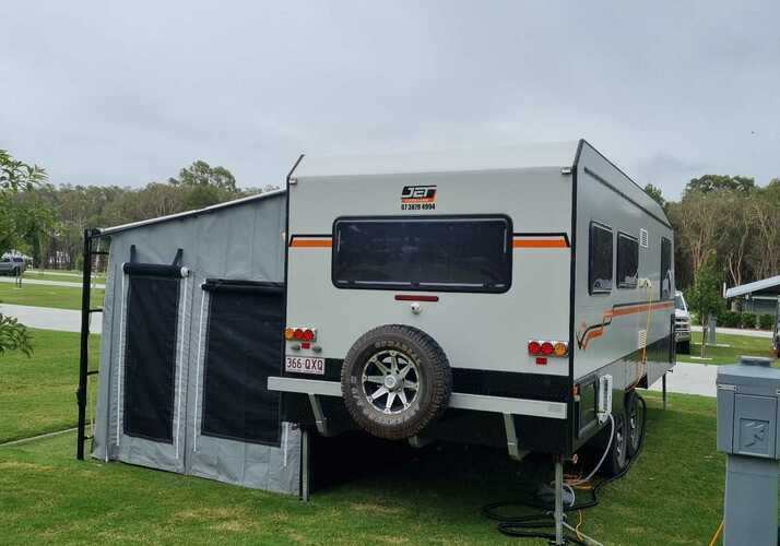 Image of a Caravan - Image 6