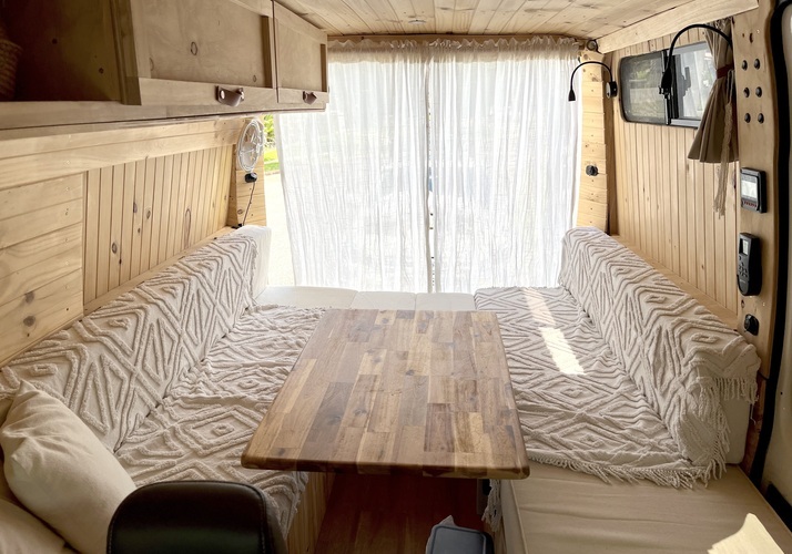 Image of a Campervan - Image 7