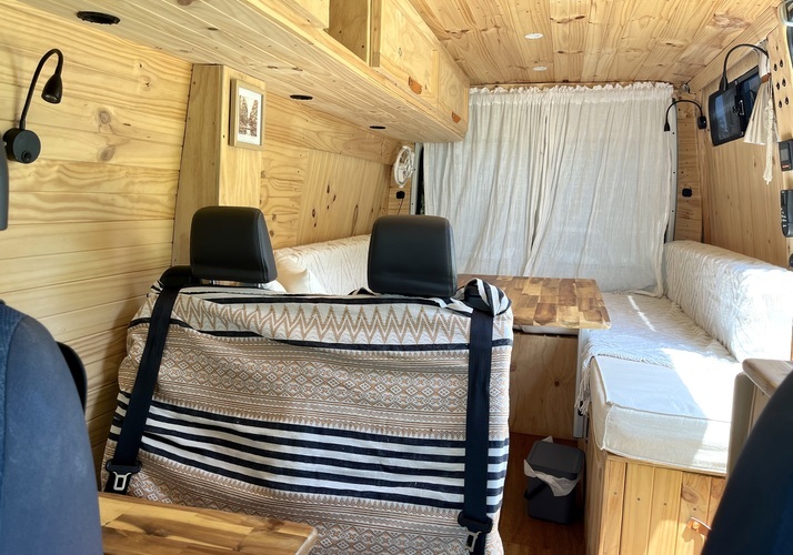 Image of a Campervan - Image 9