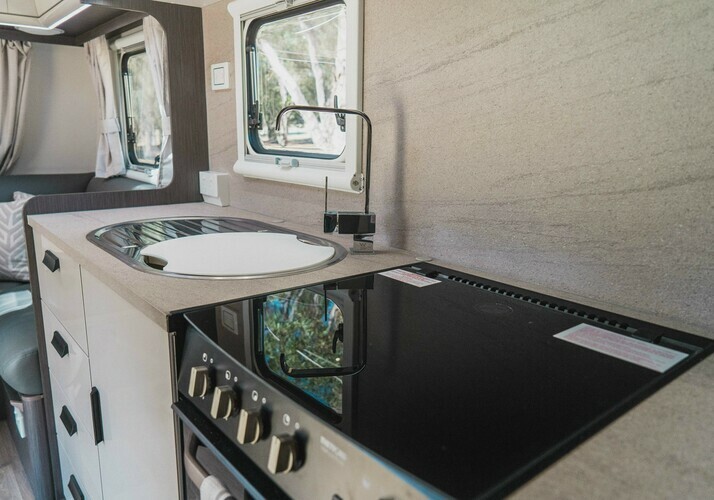 Image of a Caravan - Image 6