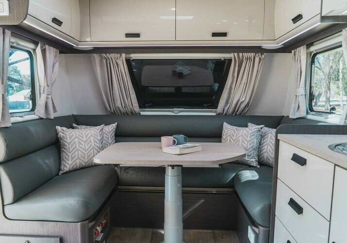 Image of a Caravan - Image 7