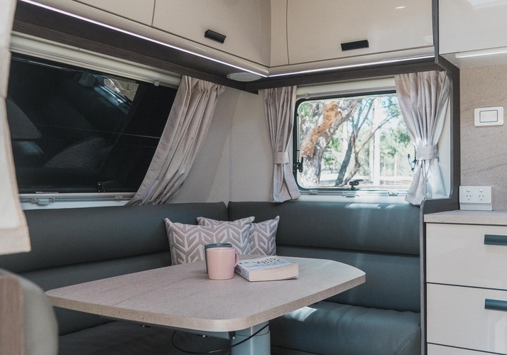 Image of a Caravan - Image 8