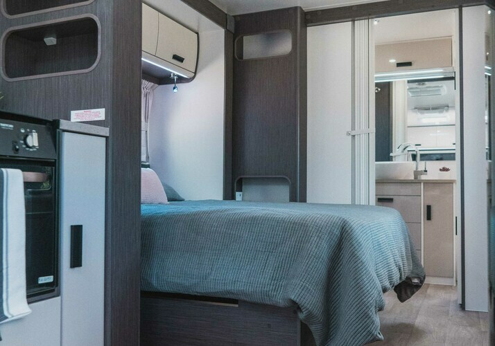 Image of a Caravan - Image 9