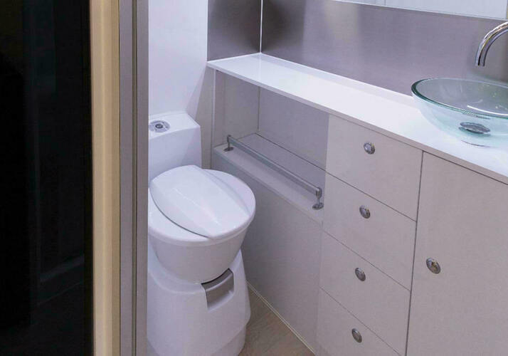 Image of a Caravan - Image 9