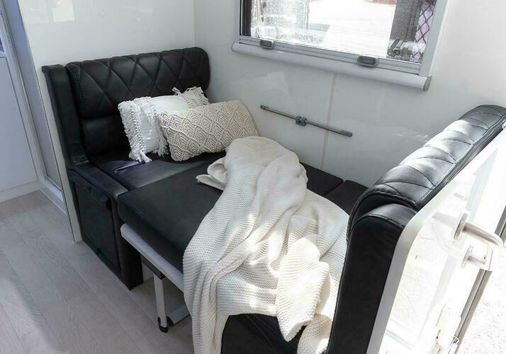 Image of a Caravan - Image 12