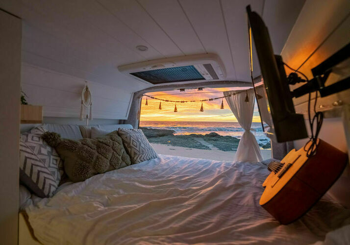 Image of a Campervan - Image 10