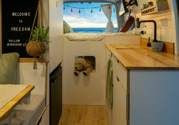 Image of a Campervan - Image 9