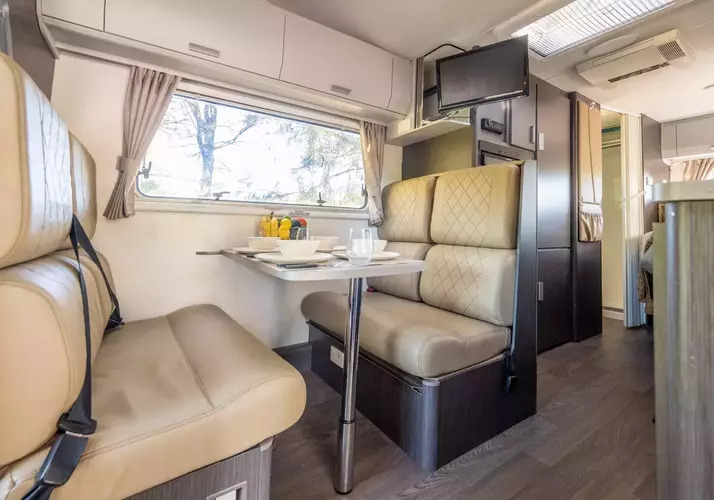 Image of a Motorhome - Image 6