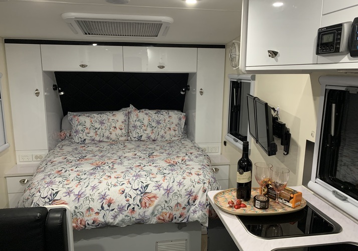 Image of a Caravan - Image 17
