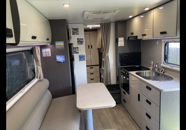 Image of a Caravan - Image 2