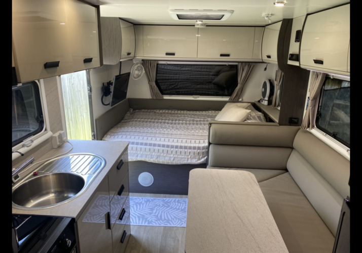 Image of a Caravan - Image 3
