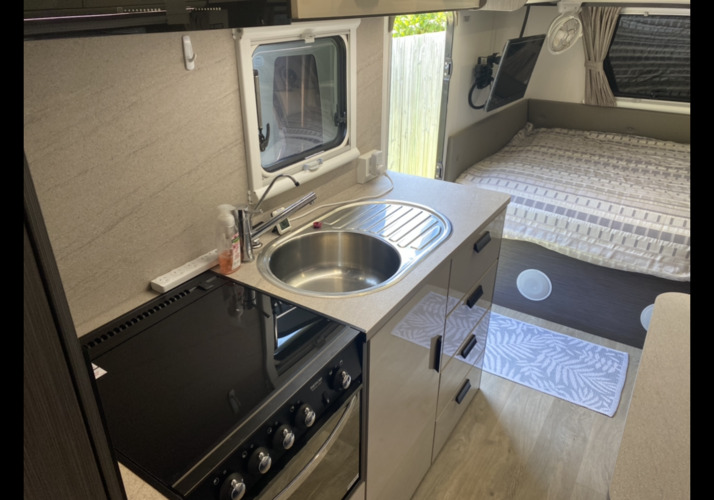 Image of a Caravan - Image 4