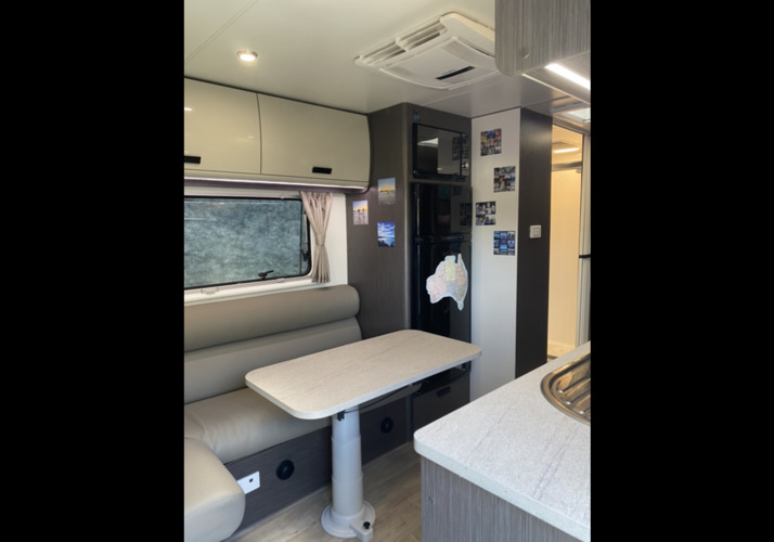 Image of a Caravan - Image 5