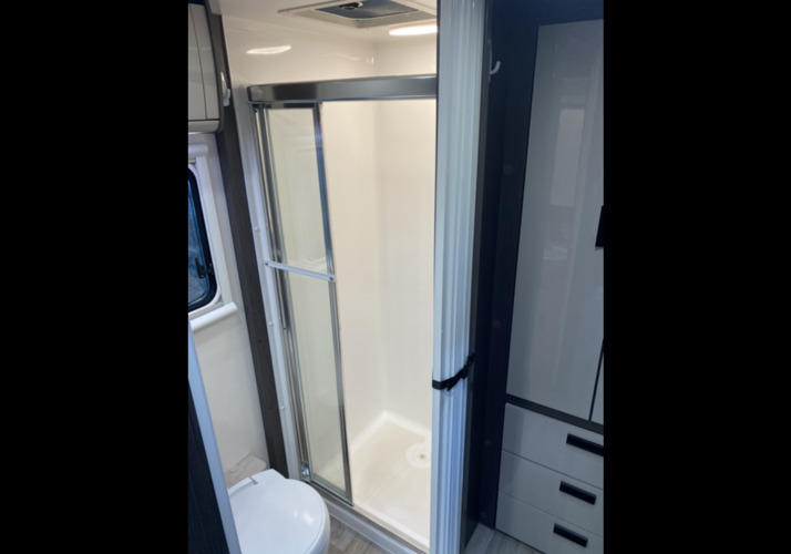 Image of a Caravan - Image 9
