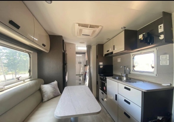 Image of a Caravan - Image 11