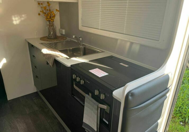 Image of a Caravan - Image 6