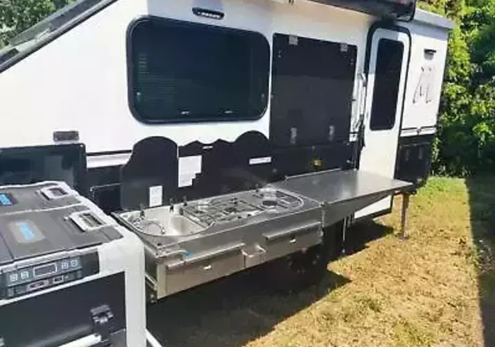 Image of a Caravan - Image 3
