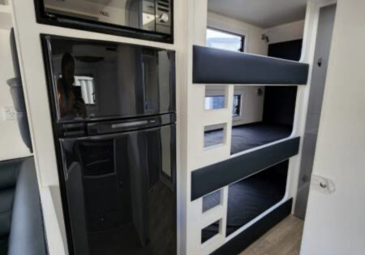 Image of a Caravan - Image 3
