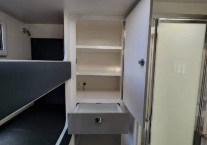 Image of a Caravan - Image 4