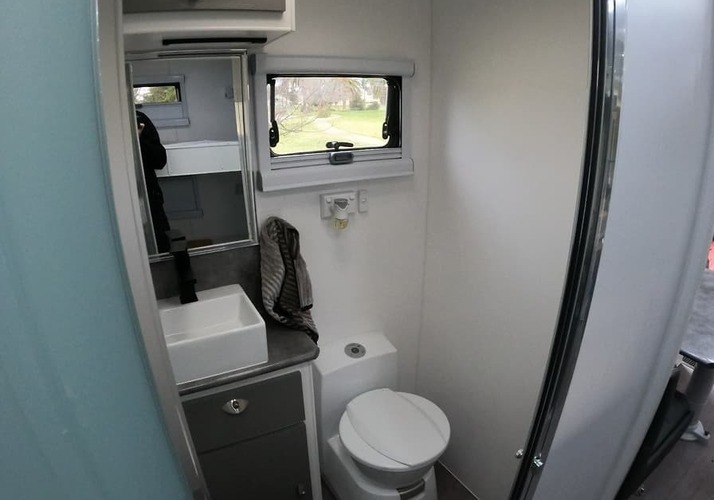 Image of a Caravan - Image 7