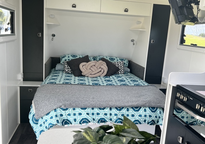 Image of a Caravan - Image 4