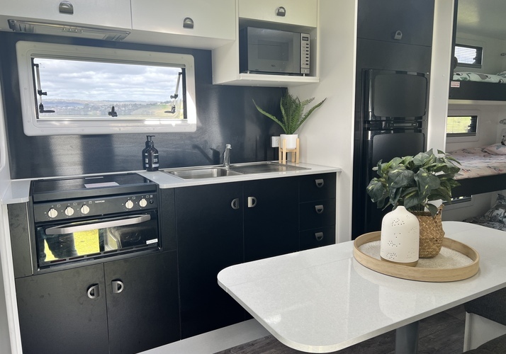 Image of a Caravan - Image 6