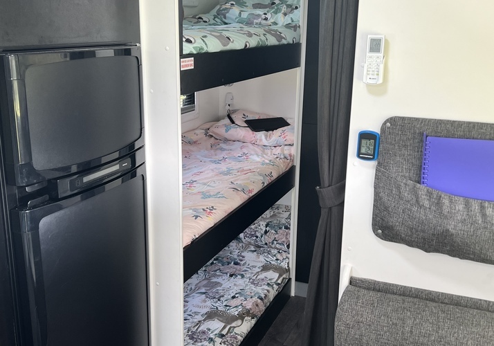 Image of a Caravan - Image 8