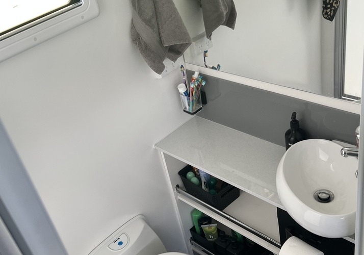 Image of a Caravan - Image 10
