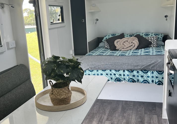 Image of a Caravan - Image 12