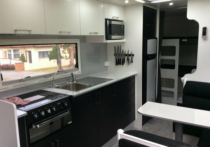 Image of a Caravan - Image 5