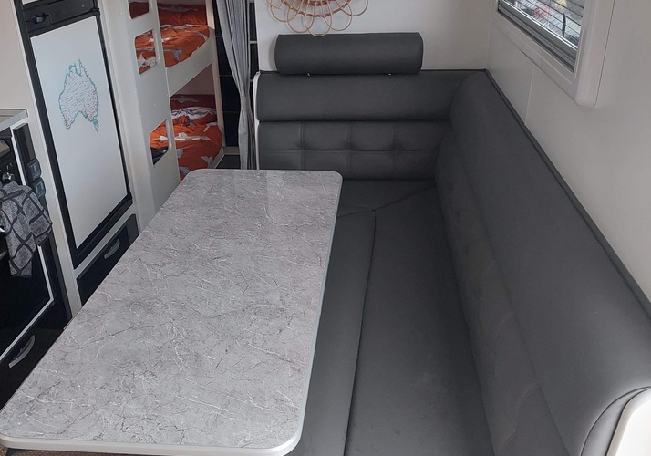Image of a Caravan - Image 4