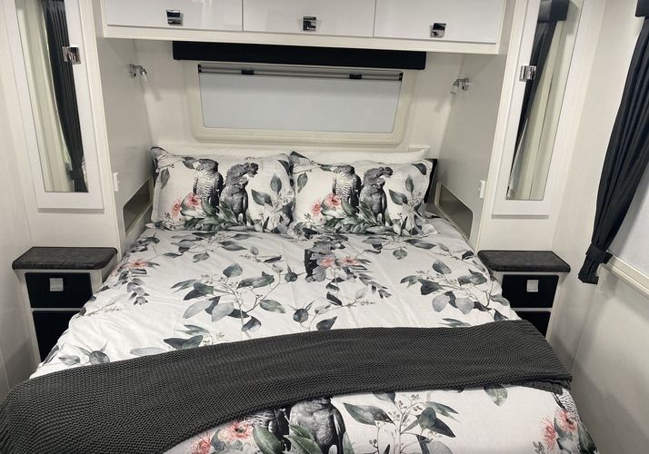 Image of a Caravan - Image 4