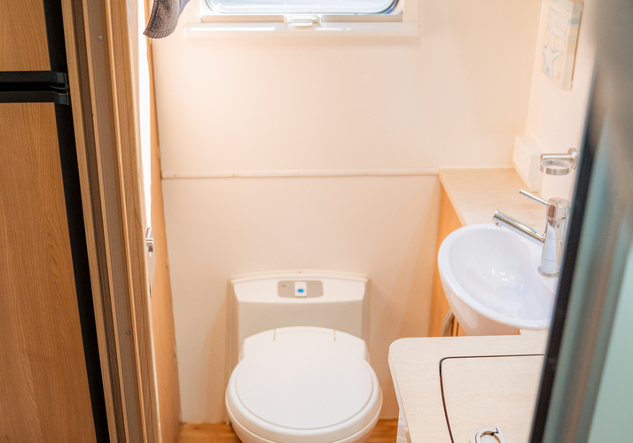 Image of a Caravan - Image 9