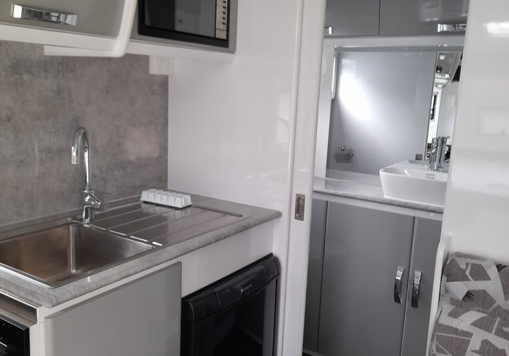 Image of a Caravan - Image 3