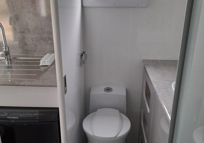 Image of a Caravan - Image 6