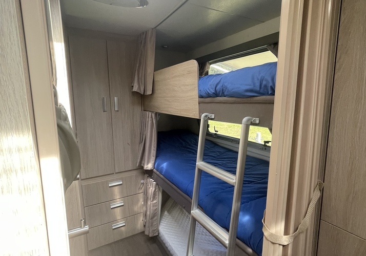 Image of a Caravan - Image 8