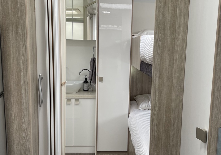 Image of a Caravan - Image 11