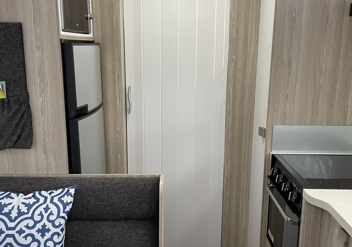 Image of a Caravan - Image 9