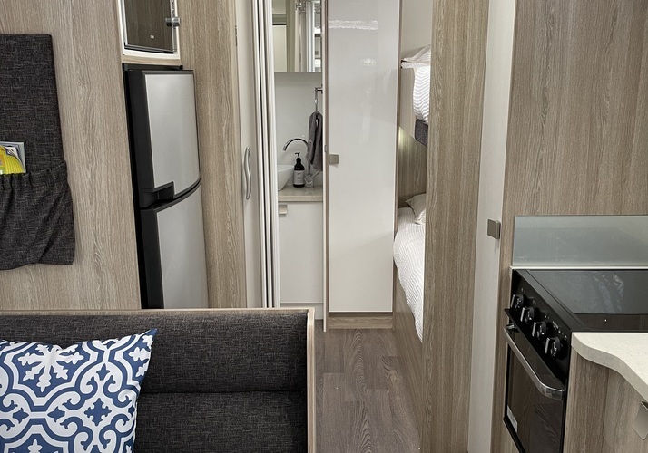 Image of a Caravan - Image 10
