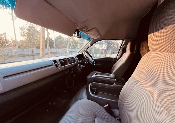 Image of a Campervan - Image 12