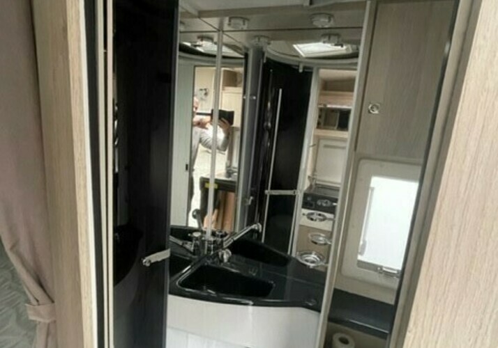 Image of a Motorhome - Image 11