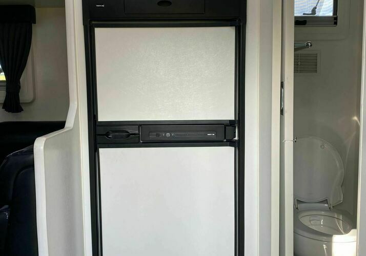 Image of a Caravan - Image 7