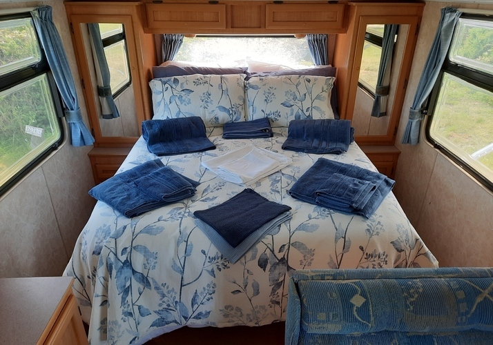 Image of a Caravan - Image 9