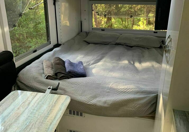 Image of a Caravan - Image 3