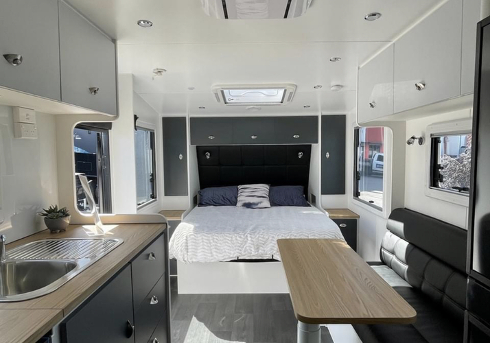 Image of a Caravan - Image 5
