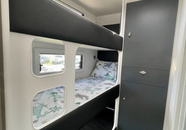 Image of a Caravan - Image 9